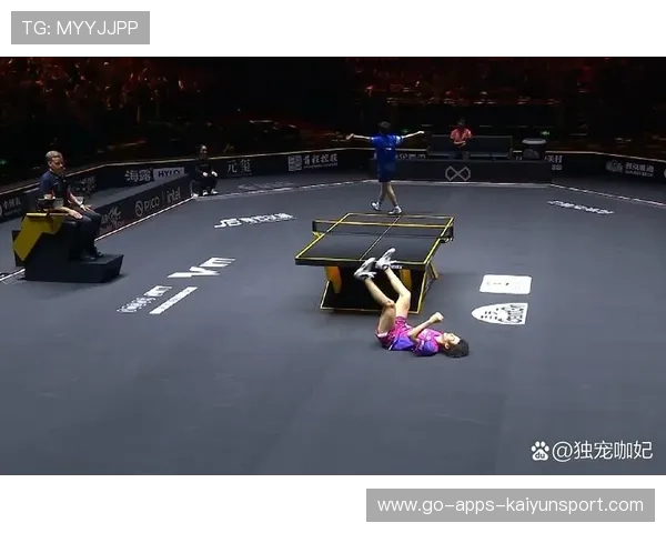 左摆拳命中下巴瞬间倒地