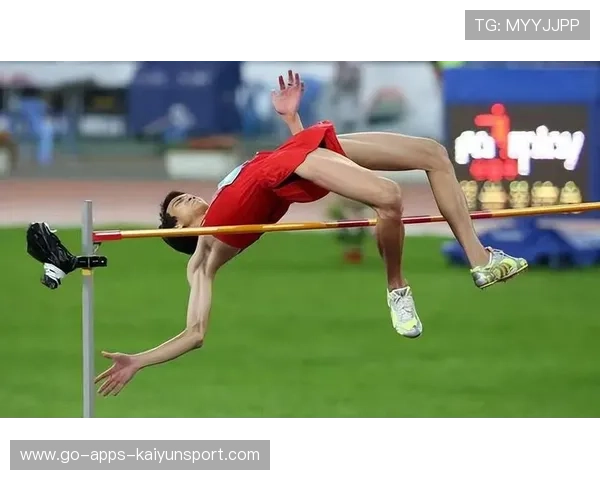 跳高队员优化助跑连贯度，整体起跳质量提升