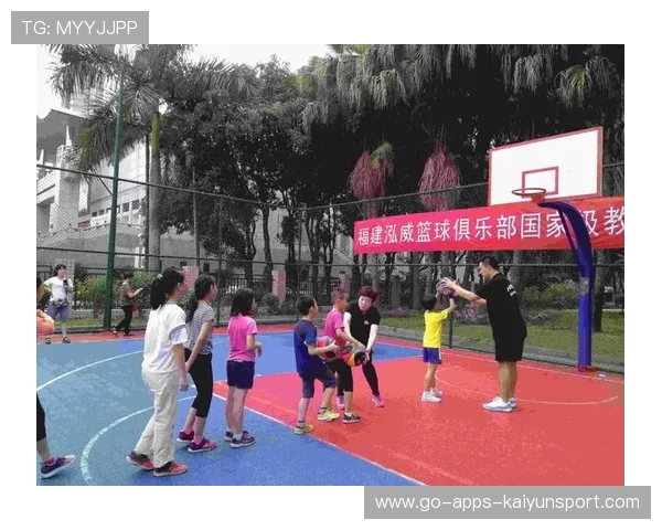 女篮国手参与公益三对三活动 走进社区授课，三对三女篮队员